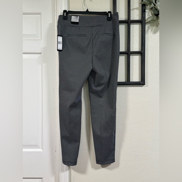 NWT SOHO Apparel Ltd Women’s Pull On Skinny Pant with Faux Buttons & Faux Pocket - Picture 2 of 3